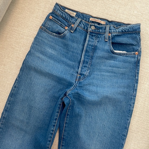 Levi’s Ribcage Straight Ankle Jeans - Picture 5 of 7
